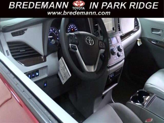 Toyota Sienna 2017 photo 9